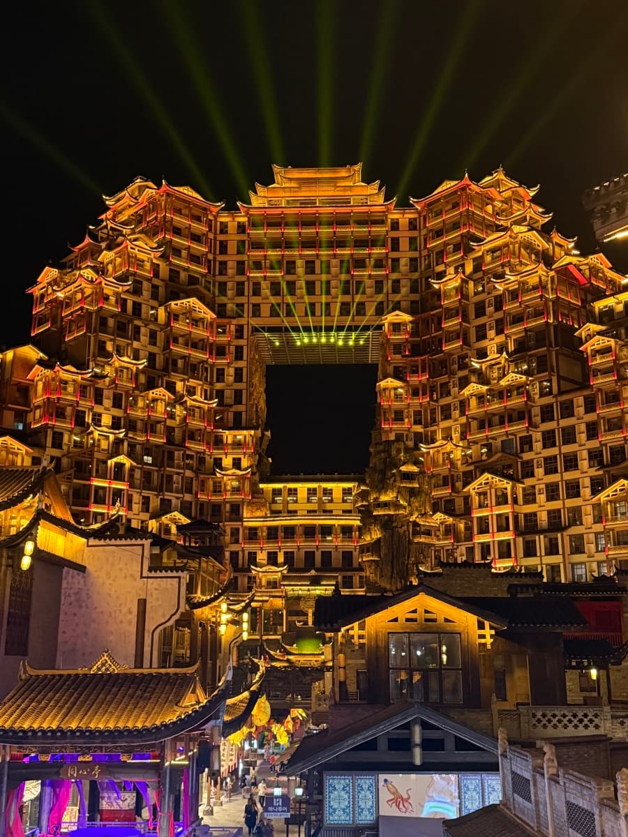 Pagoda dourado em Zhangjiajie